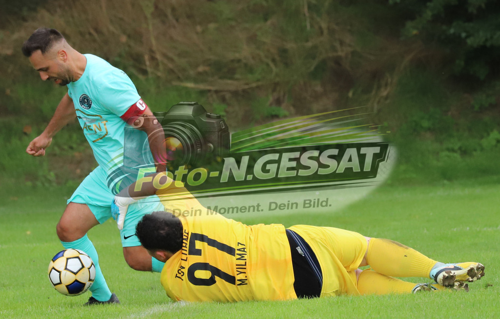 International Bünde - TSV Löhne | Auf dem Bild zu sehen: türkis International Bünde: Oguz Güler ; schwarz TSV Löhne: Mete YilmazInternational Bünde, TSV Löhne, Saison 25/26, Kreispokal, Muckum, Deutschland - Realisiert mit Pictrs.com