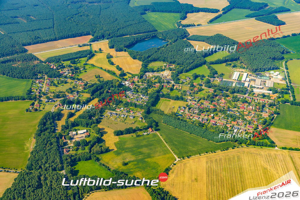 Klassische Luftaufnahme ohne Drohne zeigt:Kraak bei Rastow - Die Luftbildaufnahme wurde 2025 vom UL-Flugzeug heraus erstellt ( keine Drohnenaufnahme ) - Hochauflösende Luftaufnahme -Nicht vergleichbar mit Google Maps oder Satelittenbilder- Die Geschenkidee !Mit Lizenz und Bildrechte bestellbar
