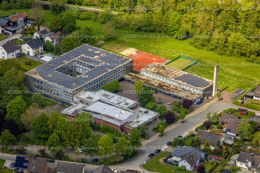 Marsberg240504285 | Luftbild, Carolus-Magnus-Gymnasium mit Solardach, Niedermarsberg, Marsberg, Sauerland, Nordrhein-Westfalen, Deutschland