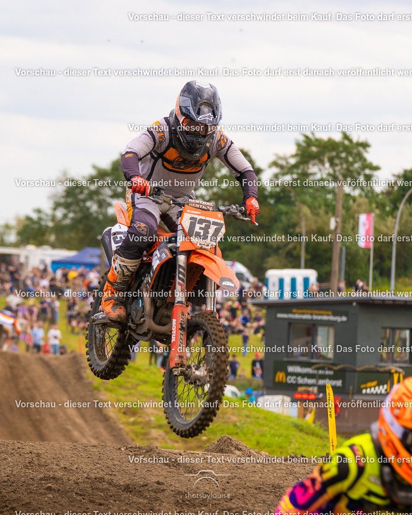 09_21_LM_Schenkenhorst-2223 | Sportfotografin aus Berlin-Brandenburg mit Fokus auf Motocross. Ich halte deine sportliche Leistung und echte Emotionen auf und neben der Strecke professionell fest. Entdecke die Fotos von deinem Rennen und bestelle sie direkt hier im Shop.