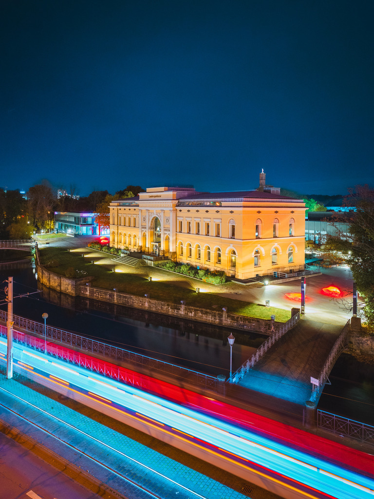 Alter Bahnhof | Entdecke exklusive Fotokunst aus Braunschweig: Bildband, Leinwände, Postkarten, Kalender, digitale Downloads & Bildlizenzen. Jetzt im offiziellen Beautiful Braunschweig Shop! - Realisiert mit Pictrs.com