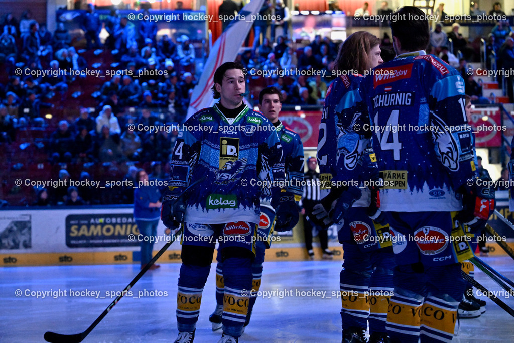 EC IDM Wärmepumpen VSV vs. Pioneers Vorarlberg | #74 COATTA Max EC VSV, EC VSV Mannschaft, Einlauf, Weihnachten Trikot, EC IDM Wärmepumpen VSV vs. Pioneers Vorarlberg, EC IDM Wärmepumpen VSV vs. Pioneers Vorarlberg am 14.12.2024 in Villach (Stadthalle Villach), Austria, (Photo by Bernd Stefan)