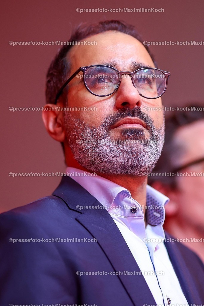 Wup06022501072 | 06.02.2025, Wahlkampfveranstaltung Bündnis Sahra Wagenknecht - Der Politiker Amid Rabieh (Stellvertretender Parteivorsitzender BSW) in der Alten Papierfabrik in Wuppertal. 