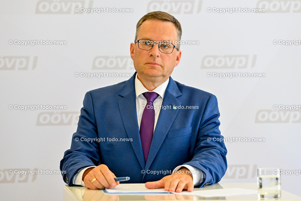Pressekonferenz OeVP Oberoesterreich_ OOeVP-Kandidatenteam für die Nationalratswahl 2024_ 01.07.2024-19 | 01.07.2024, Linz, AUT, Pressekonferenz OeVP Oberoesterreich, OOeVP-Kandidatenteam für die Nationalratswahl - Stark fuer Oberoesterreichs Interessen, im Bild August Woeginger (VP, Klubobmann OeVP Parlamentsklub) 