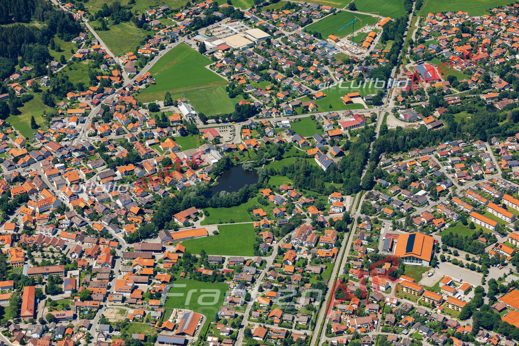 Aktuelles Luftbild von  Peiting - Die Luftaufnahme wurde 2022 mittels UL-Flugzeug erstellt ( keine Drohne ) - hochauflösende Kamera-Systeme von  Canon -Beste Qualität - Für grossformatige Ausdrucke geeignet. Die Geschenkidee !