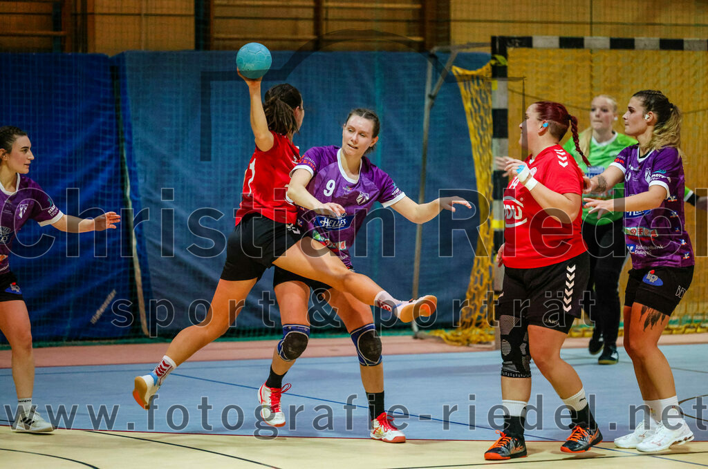 2023-11-04_058_SpVgg_Altenerding_gegen_TV_Altoetting | Erding, Deutschland, 04.11.2023:
Handball, Bezirksoberliga Frauen Altbayern 2023 / 2024, 6. Spieltag, SpVgg Altenerding gegen TV Altötting, Endergebnis: 28:26

Eva Taubeneder (TV Altötting, #21), Julia Kranich (SpVgg Altenerding, #9), Birgit Schotterer (TV Altötting, #14), Verena Bauer (SpVgg Altenerding, #55)

Foto: Christian Riedel / fotografie-riedel.net
