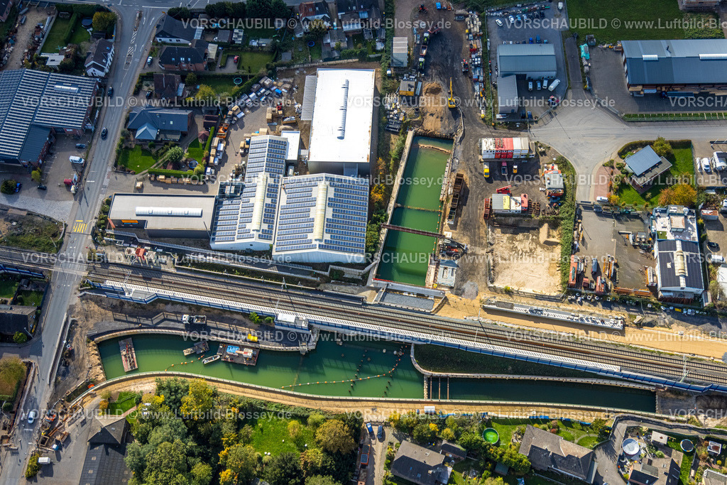 Rees251004684 | Luftbild, Baustelle Betuwe-Linie, Bahnübergang Haldern Bahnhof und Baustelle mit Wasser gefüllte Baugrube, Haldern, Rees, Niederrhein, Nordrhein-Westfalen, Deutschland