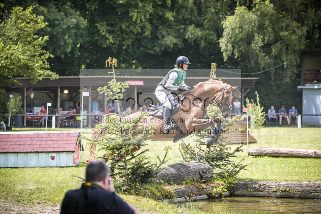 DOS_7326 | Entdecke hochwertige Reitturnierfotos von Foto Oger. Professionell, emotional und authentisch – jetzt Lieblingsmomente im Shop bestellen.Deutschlandweite Turnierfotografie. - Realisiert mit Pictrs.com