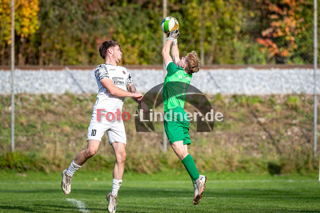 SV Unterhasuen gegen SG Hungerbach II | Fußball Herren A-Klasse Gruppe 5 Zugspitze 2025/26 11. Spieltag, SV Unterhasuen gegen SG Hungerbach II, 20251012,Viel zu tun für Kilian BEUTING (SG Hungerbach II Torwart 1),2025-10-12 in Unterhausen (Sportplatz Unterhausen), Moritz KEER (SV Unterhausen 10), Kilian BEUTING (SG Hungerbach II Torwart 1)Copyright: WolfgangxLindner www.foto-lindner.de