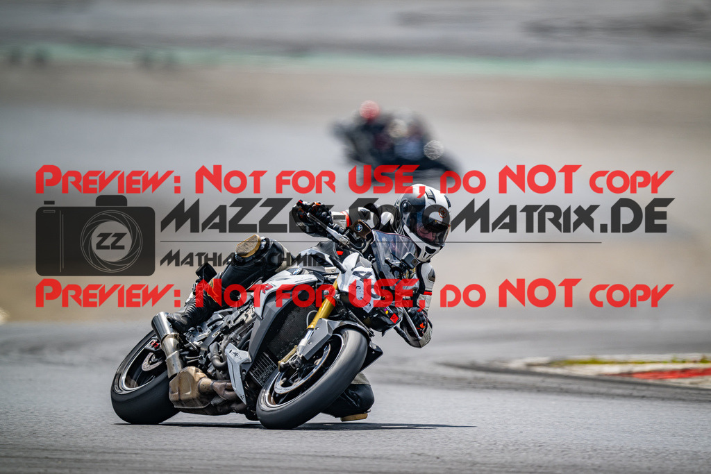 MaZZes_FotoMatrix_230719_4538 | ROT