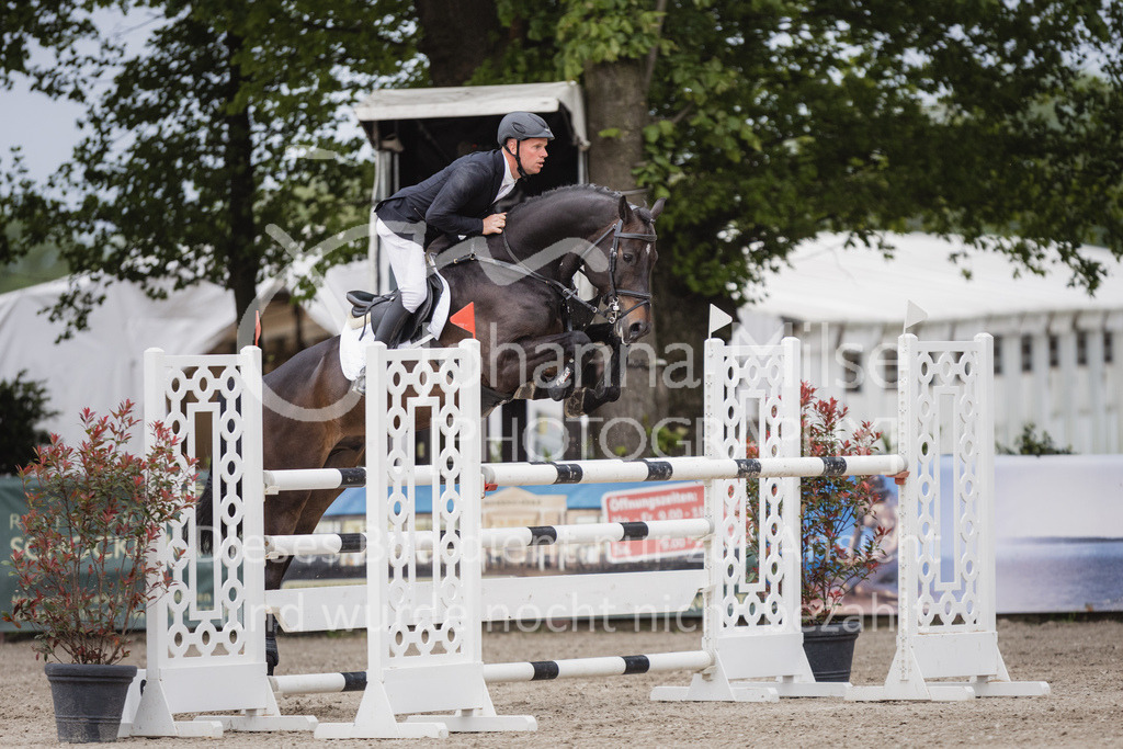 230516_Mühlen_SprPf-M-620 | Deine schönsten Turniermomente als professionelle Fotos! Entdecke hochwertige Pferdesport-Fotografie im Online-Shop. Jetzt Fotos finden & bestellen!