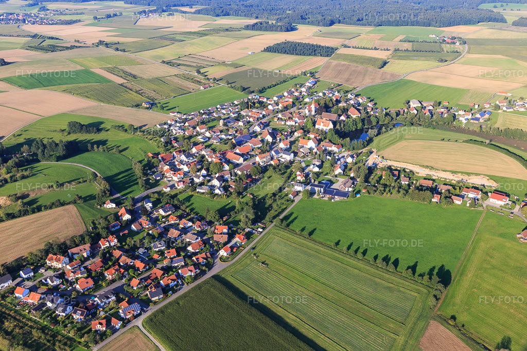 Luftbild: Ortsansicht von Südwesten im Ortsteil Michelwinnaden in Bad Waldsee im Bundesland Baden-Württemberg in Deutschland. Foto: IMG_128870.jpg vom 03.09.2021 durch Werner Riehm/FLY-FOTO.de