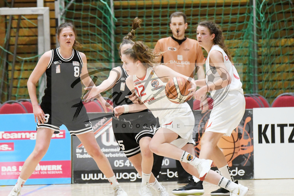 20200126_OSCTGN_0050 | Basketball, Juniorinnen: Pia Sprehe (OSC Junior Panthers) in Aktion, am Ball, Einzelaktion beim Spiel der WNBL zwischen OSC Junior Panthers vs. TG Neuss Junior Tigers am 26.01.2020 im Panthers Dome in Osnabrück, Deutschland.(Foto von Nico Paetzel) - Realisiert mit Pictrs.com