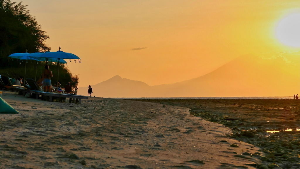 Oceano Resort Jambuluwuk, Gili Trawangan, Sonnenuntergang Strand  | Gili Trawangan⁩, ⁨Indonesien⁩, Strand bei Sonnenuntergang - Realisiert mit Pictrs.com