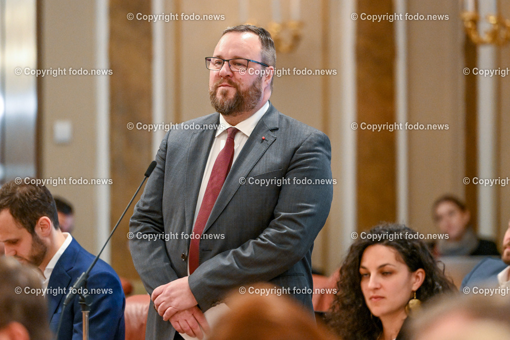 Landhaus Linz_ Promenade_ Landtagssitzung_ 20.04.2023-46 | 20.04.2023, Landhaus Linz AUT, Promenade, Landtagssitzung, im Bild Tobias Hoeglinger (SP, LAbg.)