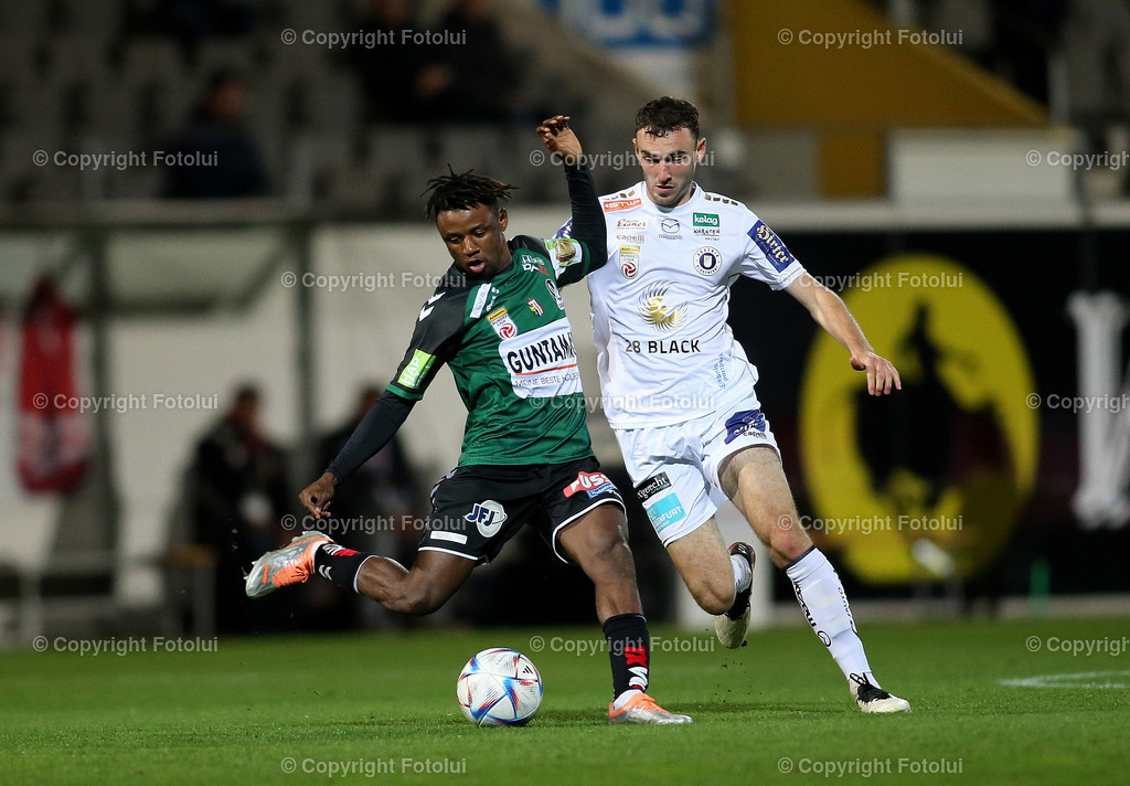 A_LUI_05112022_0000010 | SPORT FUSSBALL TIPICO BUNDESLIGA SV GUNTAMATIC RIED-AUSTRIA KLAGENFURT 05.11.2022IM BILD: KINGSLEY DOGO MICHAEL (RIED) UND ANDREW IRVING (KLAGENFURT) FOTO:FOTOLUI/MARIO WIMMER