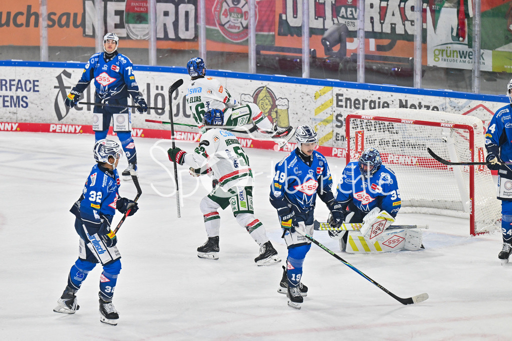 Dresdener Eislöwen - Augsburger Panther | Jubel der Gäste nach dem Treffer zum 0-1 durch Moritz ELIAS (Augsburger Panther 46) / Tor / Torschuetze / Freude / Happy / DEL: Dresdener Eislöwen - Augsburger Panther; Joynext-Arena am 05.10.2025