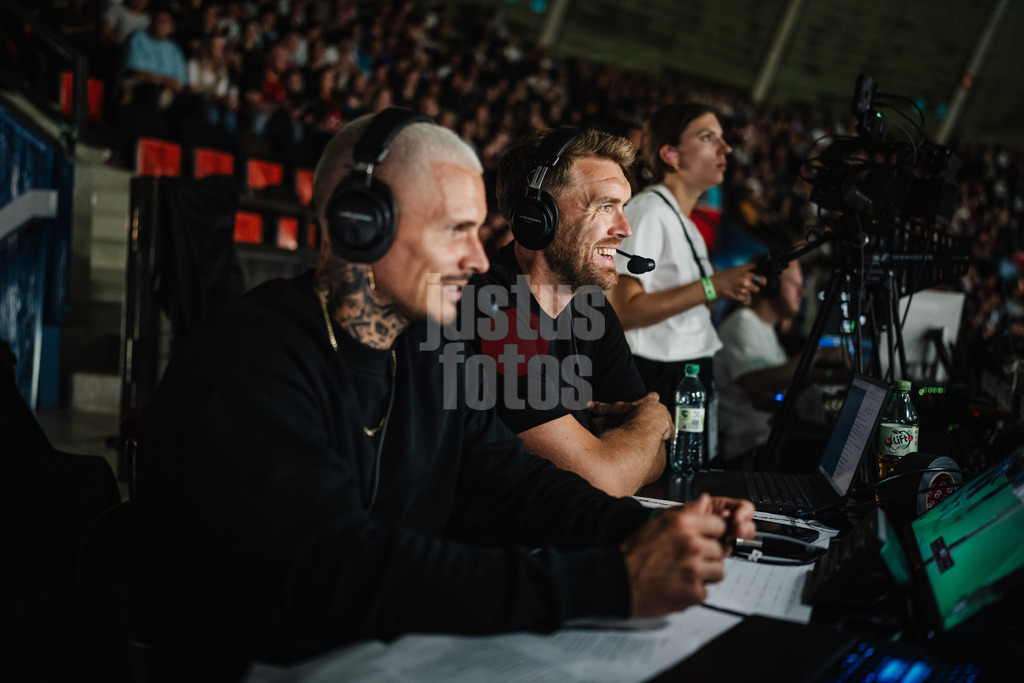 Volleyball | Männer | Testspiel | Deutschland vs. Italien | 26.05.2025 | v.l. Kommentatoren Dirk Funk und Alexander Walkenhorst