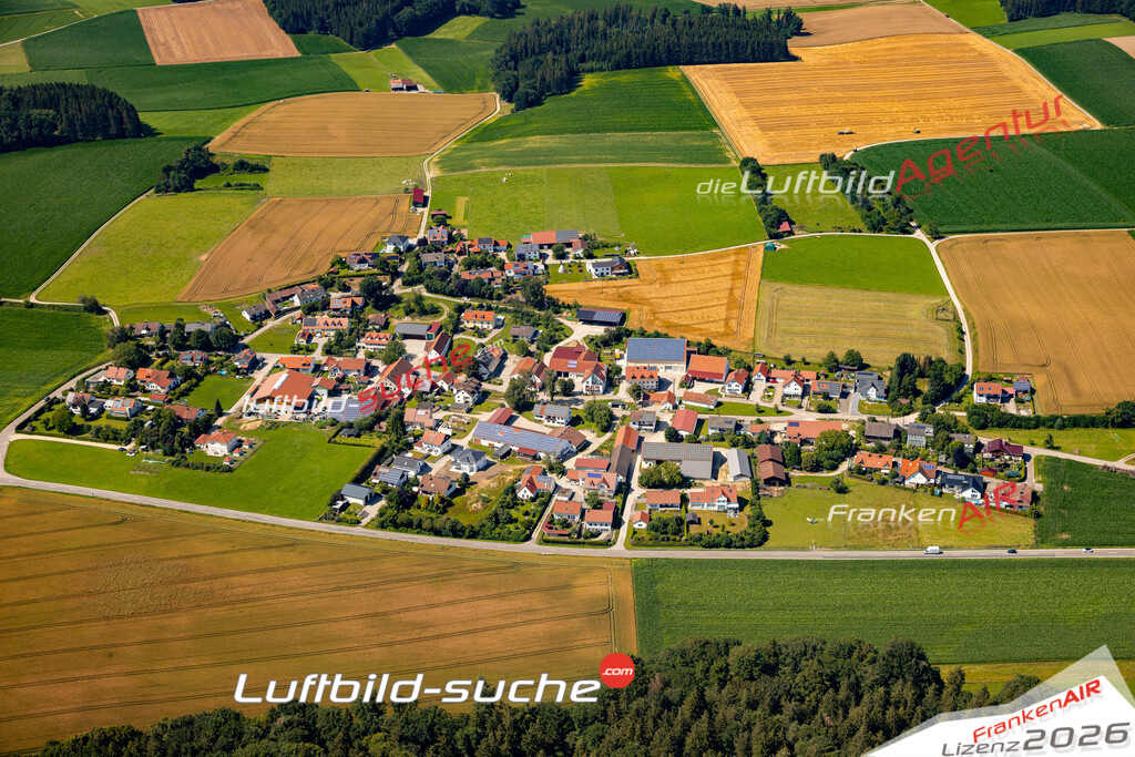Das Luftbild zeigt : Zillenberg Ried - Die Luftaufnahme wurde 2024 vom UL-Flugzeug aus erstellt ( keine Drohne ) - Hochauflösende Luftaufnahme - Für grossformatige Ausdrucke geeignet. Die Geschenkidee !Mit Lizenz und Bildrechte bestellbar