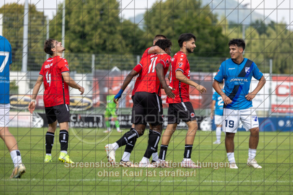 20250816_154306_0875 | #,1.Göppinger SV (rot) vs. FSV 08 Bietigheim-Bissingen (blau), Fußball, Oberliga BW, wfv, 03. Spieltag, Saison 2025/2026, Rasensportplatz Stadion SV Göppingen, Hohenstaufenstr. 116, 73033 Göppingen, 16.08.2025 - 14:00 Uhr,Foto: PhotoPeet-Sportfotografie/Peter Harich
