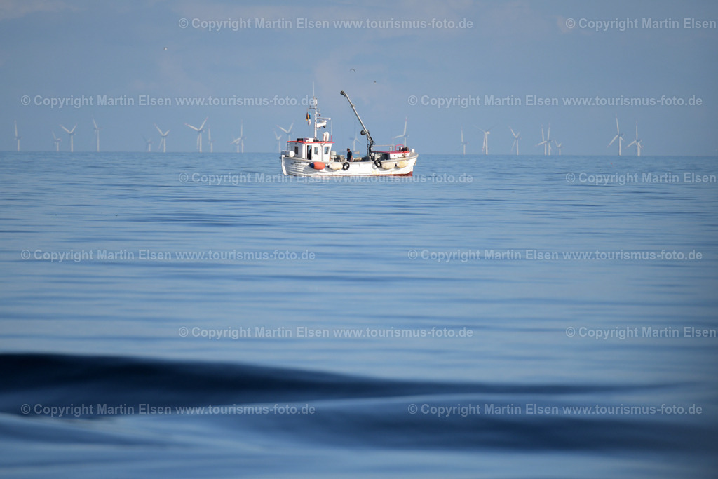 Helgoland_ELS_2708030818 | Helgoland - Aufnahmedatum: 01.08.2018, Aufnahmehöhe:  m, Koordinaten:  - , Bildgröße: 6320 x  4214 Pixel - Copyright 2018 by Martin Elsen, Kontakt: Tel.: +49 157 74581206, E-Mail: info@schoenes-foto.deSchlagwörter:Schleswig-Holstein,Landkreis Pinneberg,Düne,Hochseeinsel,Börteboote,Meer,Küste,Halunder,Oberland,Unterland,Strand,Seehunde,Robben,Lange Anna,Felsen,Roter Felsen,Luftbild,Luftbilder,Bastölpel - Realisiert mit Pictrs.com