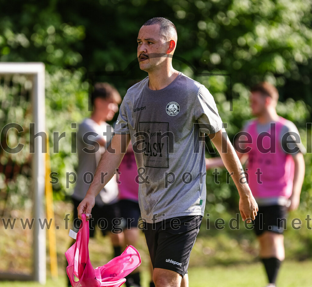 2023-07-18_008_FC_Herzogstadt_gegen_FC_Eitting | Erding, Deutschland, 18.07.2023:
Fußball, TOTO Pokal 2023 / 2024, 1. Spieltag, FC Herzogstadt gegen FC Eitting, Endergebnis: 2:4 n.E.

Maximilian Niedermair (FC Herzogstadt, #15)

Foto: Christian Riedel / fotografie-riedel.net