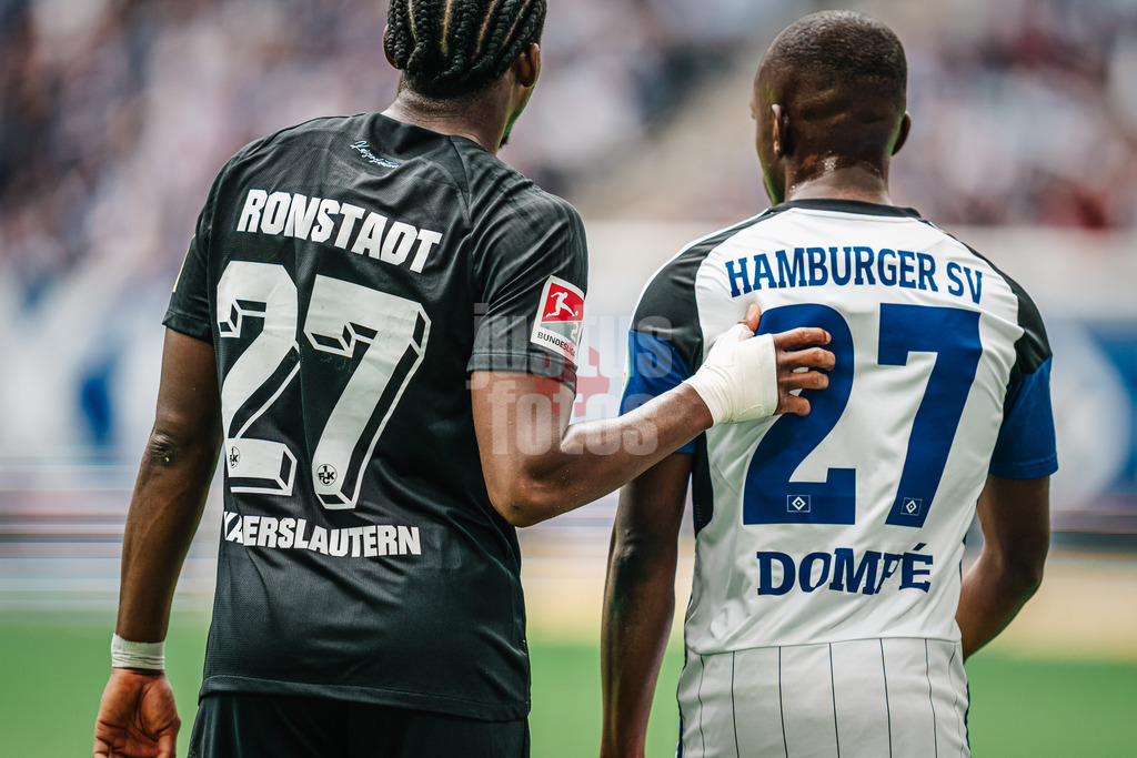 Fußball | Männer | Saison 2023/2024 | 2. Fußball-Bundesliga | 28. Spieltag | Hamburger SV vs. 1. FC Kaiserslautern | 06.04.2024 | links Frank Ronstadt (#27, 1. FC Kaiserslautern) und rechts Jean-Luc Dompe (#27, HSV)