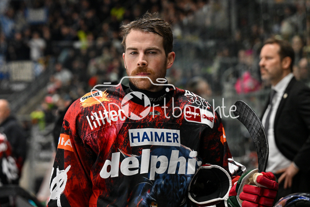 Augsburger Panther - Straubing Tigers | Im Bild Chris COLLINS (Augsburger Panther #10) ohne Heim / Freisteller / Einzelfoto / DEL: Augsburger Panther - Straubing Tigers, Curt Frenzel Stadion am 29.11.2024