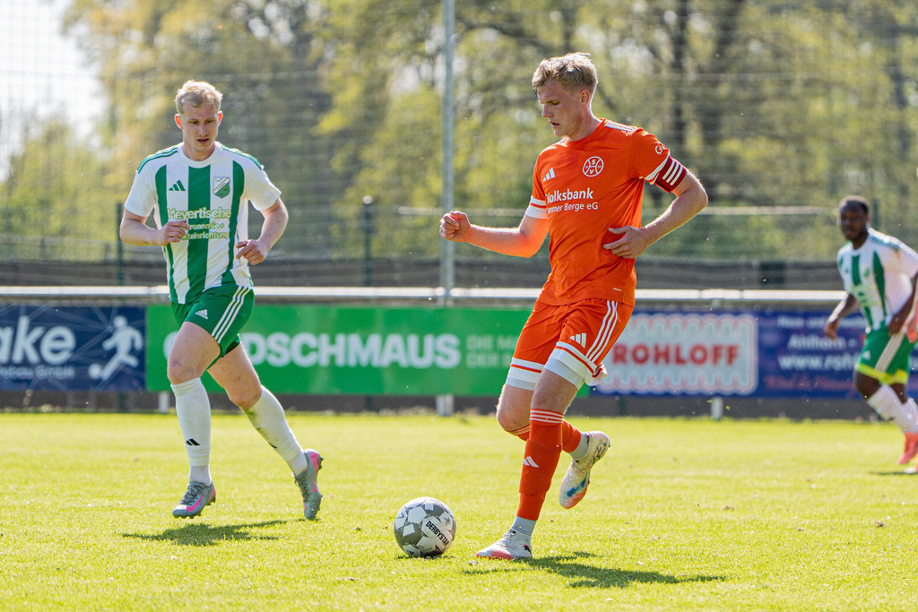 Fußball I Herren I Saison 2025-2026 I Bezirksliga Weser-Ems 4 I 29. Spieltag I TuS Lutten - SV Holdorf I 12350 | jns.sportfotos - Realisiert mit Pictrs.com