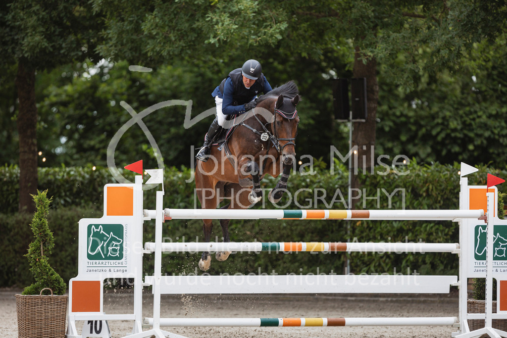 240614_Lemwerder_S1-Springen-514 | Deine schönsten Turniermomente als professionelle Fotos! Entdecke hochwertige Pferdesport-Fotografie im Online-Shop. Jetzt Fotos finden & bestellen!