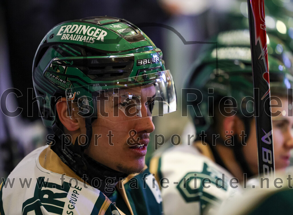 2025-11-25_124_TSV_Erding_gegen_EHF_Passau_Black_Hawks | Erding, Deutschland, 25.11.2025:Eishockey, Oberliga Süd 2025 / 2026, 20. Spieltag, TSV Erding gegen EHF Passau Black Hawks, Endergebnis: 2:3 n.V.Louis Trattner (Erding Gladiators, #7)Foto: Christian Riedel / fotografie-riedel.net