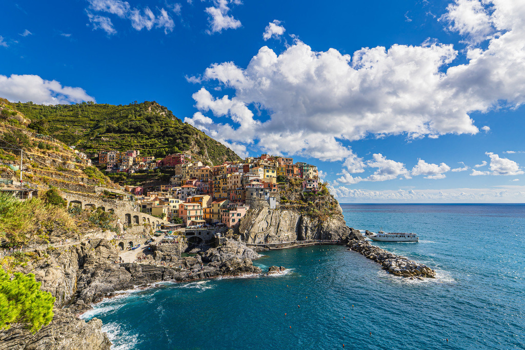 Blick auf Manarola an der Mittelmeerküste in Italien | Blick auf Manarola an der Mittelmeerküste in Italien.