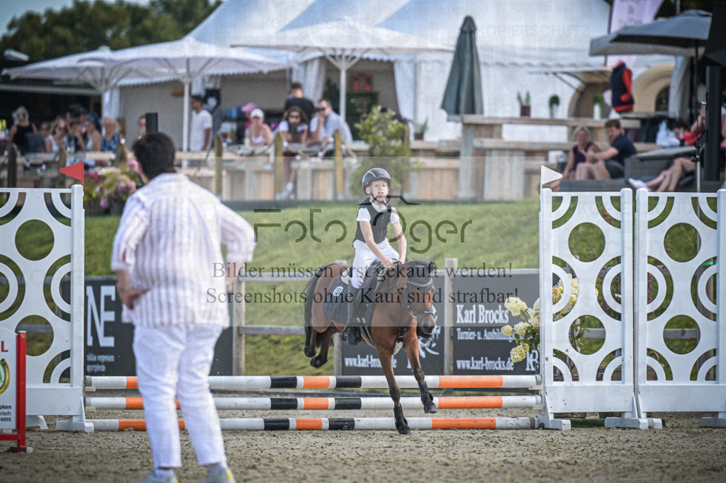 DOS_0669 | Entdecke hochwertige Reitturnierfotos von Foto Oger. Professionell, emotional und authentisch – jetzt Lieblingsmomente im Shop bestellen. - Realisiert mit Pictrs.com