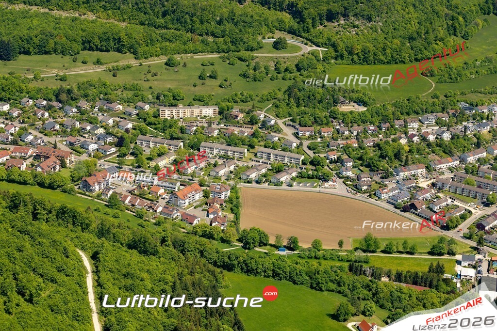Luftaufnahme der Stadt Oberkochen - Die Luftaufnahme wurde 2025 vom UL-Flugzeug heraus erstellt ( keine Drohne ) - Hochauflösende Luftaufnahme - für professionelle Ausdrucke geeignet. Die Geschenkidee !Mit Lizenz und Bildrechte bestellbar
