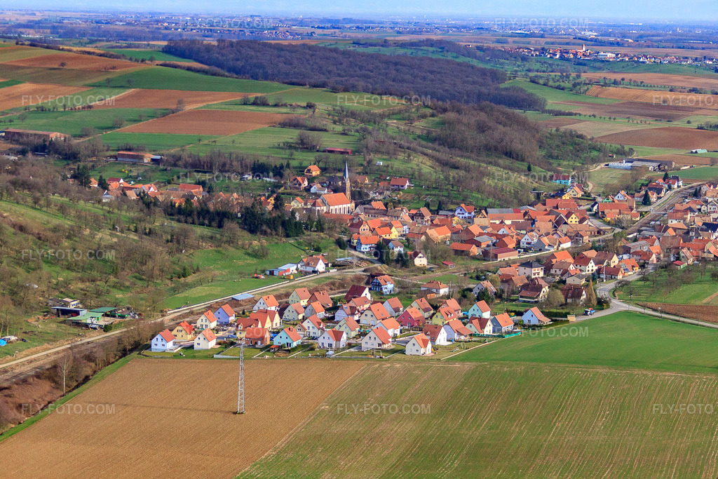 Aerial view: View of the town from the southwest in Schalkendorf in the state Bas-Rhin, France. – Photo: IMG_38617.jpg taken on 03/20/2011 by Werner Riehm/FLY-FOTO.com – Resolution of the original: 4511 x 3007 px