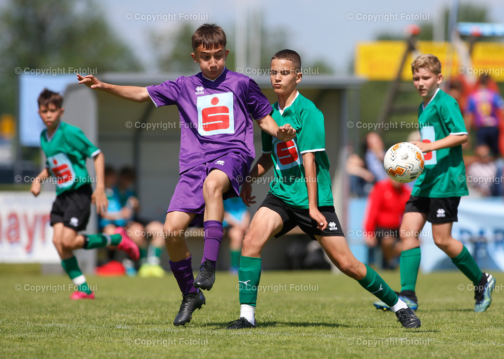 A_LUI_010622_11 | SPORT,FUSSBALL,SPARKASSE SCHUELERLIGA LANDESFINALE 2022 PETTENBACH 01.06.2022 IM BILD: (LINZ VIOLETT) UND (RIED GRUEN) FOTO.FOTOLUI
