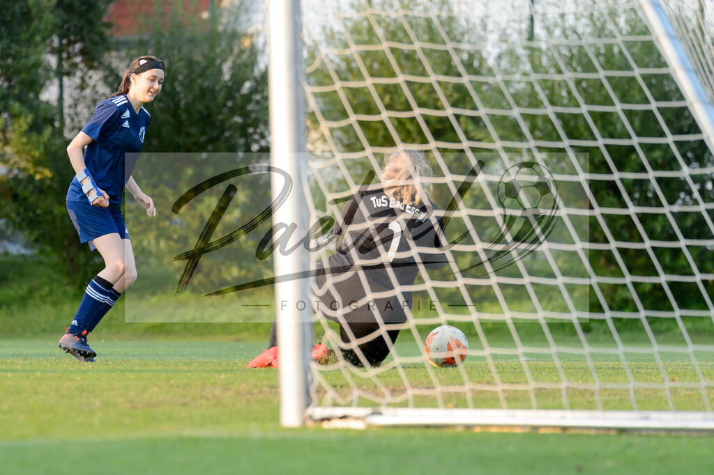 GREBES20210719_035 | Fussball, Frauen:   beim Spiel der 1. Kreisklasse zwischen TSG 07 Burg Gretesch IV und TuS Bad Essen im TSG-Sportpark am 19.07.2021 in Osnabrueck, Deutschland. - Realisiert mit Pictrs.com