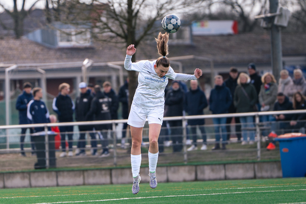 Fußball I Frauen I Saison 2025-2026 I Landesliga Weser-Ems I 13. Spieltag I BW Lohne - SV Olympia Uelsen I 9235 | jns.sportfotos - Realisiert mit Pictrs.com