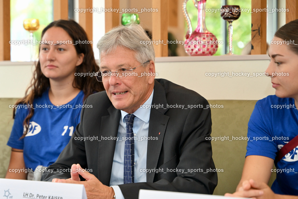 Pressekonferenz Ferlach Damen Handball | Voncina Luna Spielerin SC Ferlach Damen, Kärntner Landeshauptmann Kaiser Peter, Marksteiner Adriana Spielerin SC Ferlach Damen, Pressekonferenz Ferlach Damen Handball, PK SC Ferlach Damen Europa Cup  am 15.09.2023 in Ferlach (Cafe Peterlin), Austria, (Photo by Bernd Stefan)