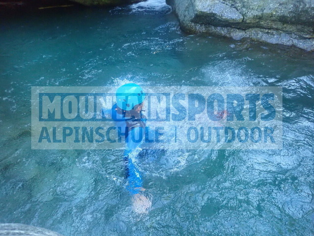 PC020066 | Bestelle die Bilder deines Berg- oder Wasser-Abenteuers mit Mountain Sports bequem von zu Hause aus direkt über unseren Online Fotoshop von pictrs.com. - Realisiert mit Pictrs.com