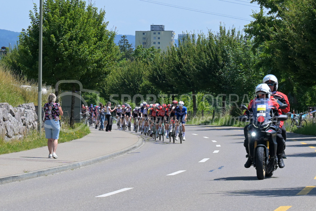 Tour de Suisse 2025 - 17. Juni 2025 | Tour de Suisse 2025Winterthurstrasse, NeftenbachDas Peloton.Bild: Sportfotografie Markus Aeschimann | www.markus-aeschimann.ch - Realisiert mit Pictrs.com