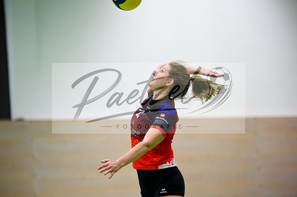 VCOBWA20211106_016 | Volleyball, Frauen:   bei dem Spiel der 3. Liga West zwischen VC Osnabrueck und SV BW Aasee in der Schlosswallhalle am 06.11.2021 in Osnabrueck, Deutschland. - Realisiert mit Pictrs.com