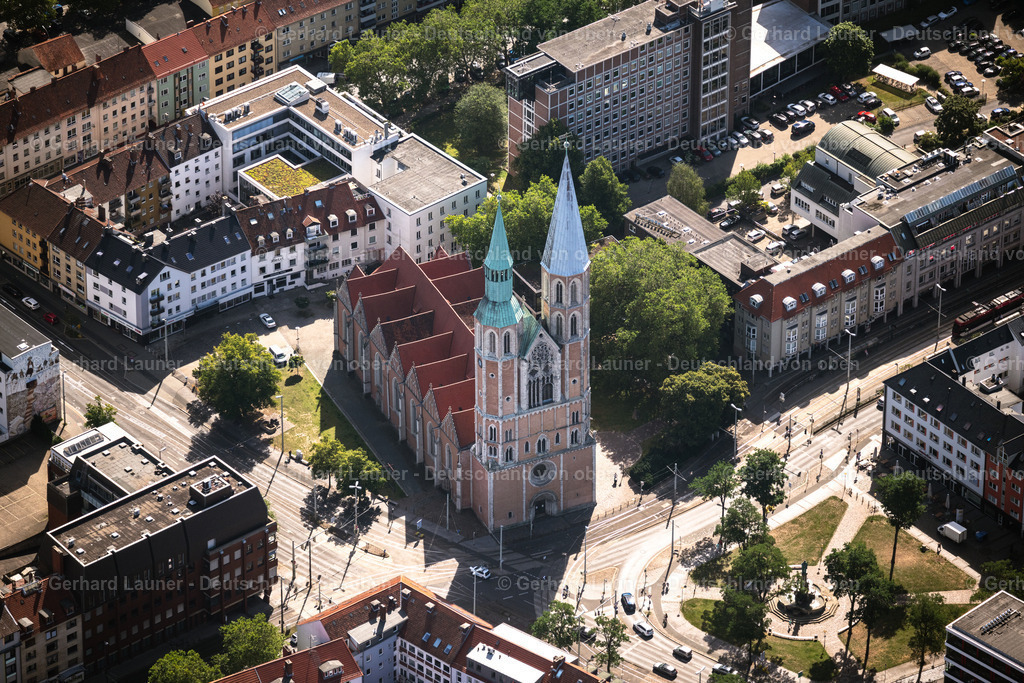4035275 | BRAUNSCHWEIG 31.07.2020 Kirchengebäude der St. Katharinenkirche in Braunschweig im Bundesland Niedersachsen. Weiterführende Informationen bei: Ev.-luth. Kirchengemeinde St. Katharinen Braunschweig. // Night lights and lighting church building the Saint Katharinenkirche in Braunschweig in the federal state Lower Saxony. Further information at: Ev.-luth. Kirchengemeinde St. Katharinen Braunschweig. Foto: Gerhard Launer