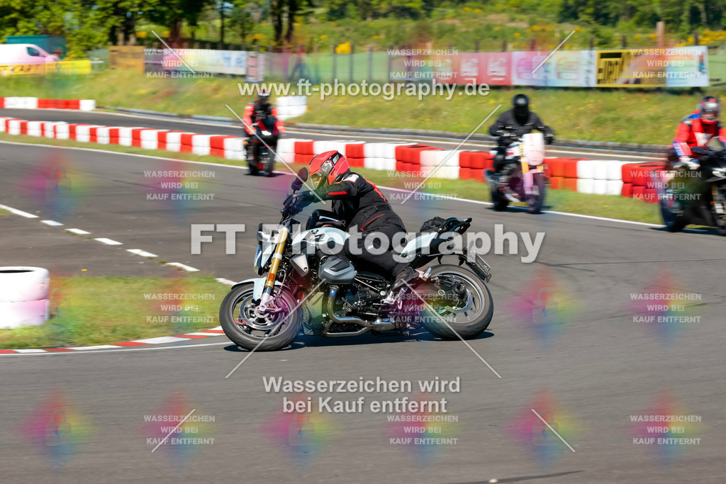Moto-TeamOBK-21624 | Hier findet Ihr Bilder von Touristenfahrten auf der Nürburgring Nordschleife oder von anderen Veranstaltungen die ich besucht habe. Viel Spass beim Durch Schauen 