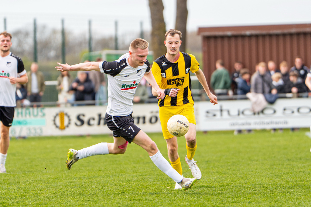Fußball I Herren I Saison 2025-2026 I Kreisliga VEC I 22. Spieltag I SC SW Bakum - SV Falke Steinfeld I 23802 | jns.sportfotos - Realisiert mit Pictrs.com