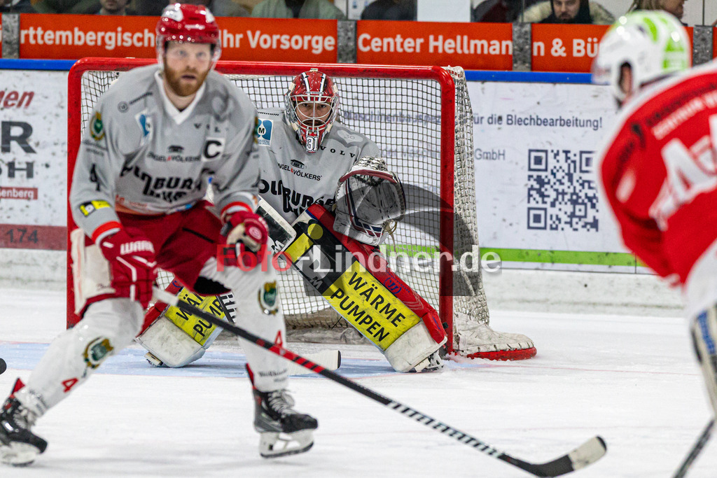Halbfinale Spiel 1 TSV Peißenberg Miners vs TEV Miesbach | Eishockey Bayernliga Playoffs 2023/2024, Halbfinale Spiel 1 TSV Peißenberg Miners vs TEV Miesbach, 20240308,
Philip LEHR (TEV Goalie 31) ist wachsam,
2024-03-08 in Peißenberg (Eisstadion)
31 Philip LEHR (TEV Goalie 31), 4 Johannes BACHER (TEV 4)
Copyright: WolfgangxLindner foto-lindner.de