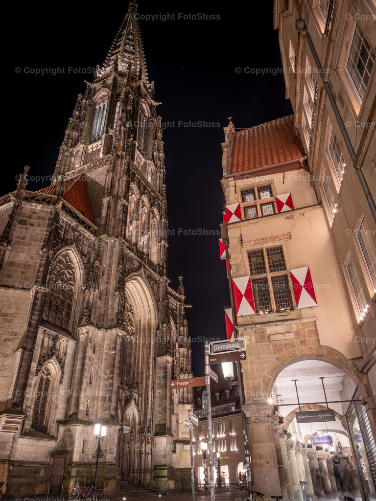 St. Lamberti Kirche in Münster bei Nacht | Blick auf die St. Lamberti Kirche in Münster bei Nacht. - Realisiert mit Pictrs.com