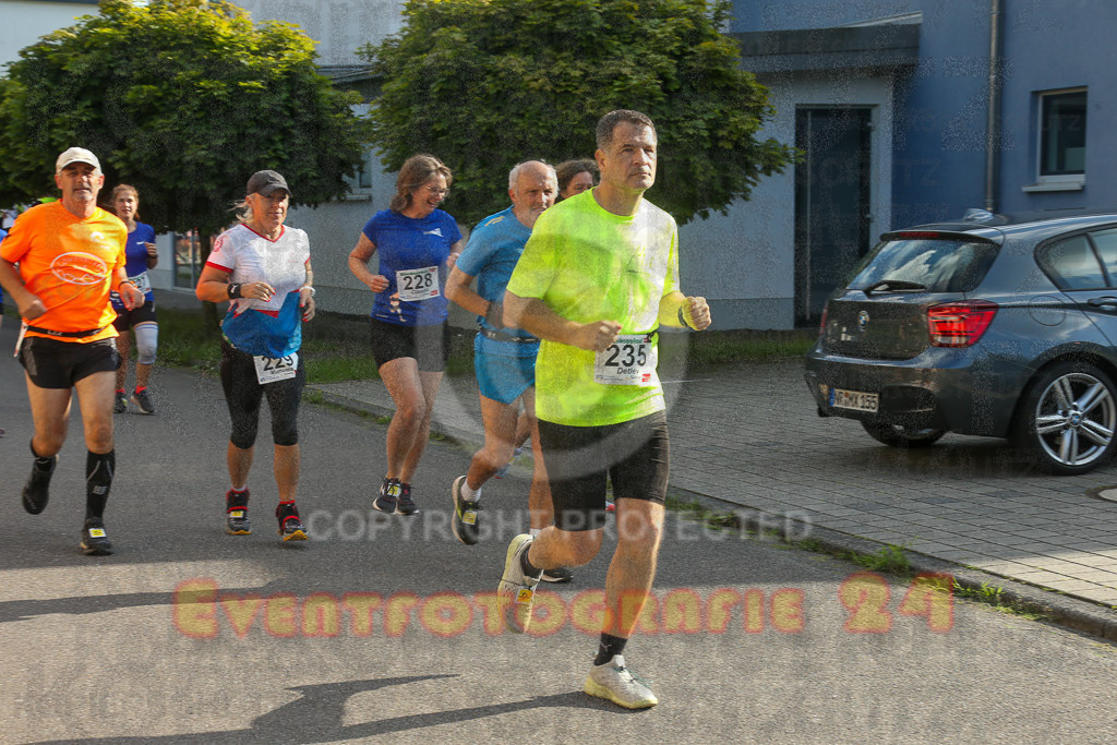 230804_1811_EX1_3774 | Sportfotografie im Rhein-Sieg Kreis, Köln, Bonn, NRW, Rheinland Pfalz, Hessen, etc. Unser Tätigkeitsfeld umfasst den Laufsport vom Volkslauf über den Marathon, Duathlon, Triathon bis zum Ultralauf wie Kölnpfad Ultra oder Schindertrail.