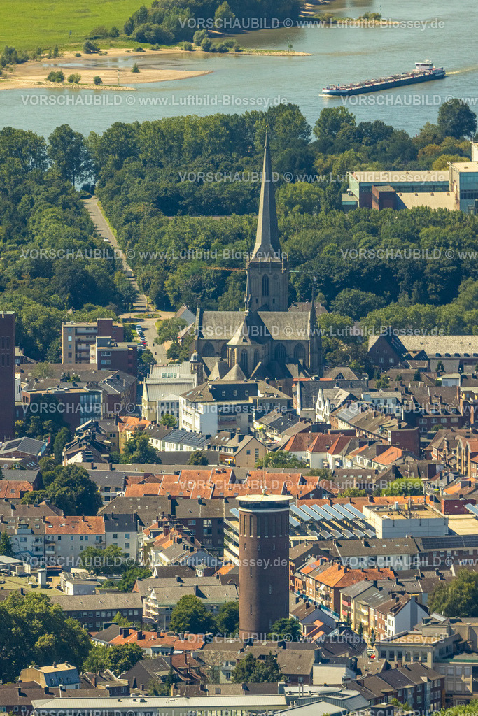 Wesel240802488 | Luftbild, Wohngebiet Ortsansicht Wesel mit evang. Kirche Willibrordi-Dom und Alter Wasserturm. hinten der Fluss Rhein, Wesel, Ruhrgebiet, Niederrhein, Nordrhein-Westfalen, Deutschland
