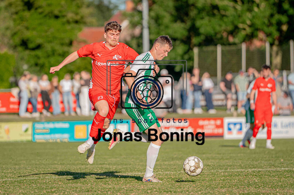 Fußball I Herren I Saison 2025-2026 I Bezirksliga Weser-Ems 4 I 20. Spieltag I TuS Lutten - VfL Oythe I 17416 | jns.sportfotos - Realisiert mit Pictrs.com